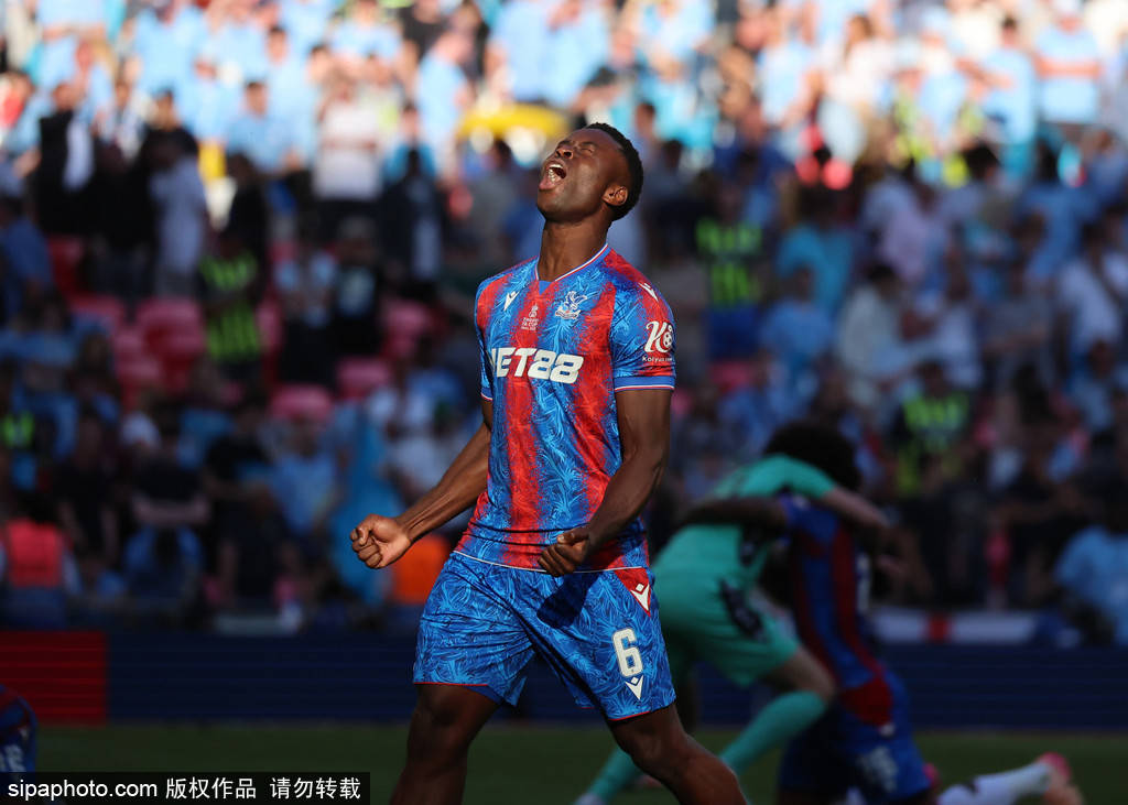 壕!利物浦不排除今夏补强2中卫 同时签莱奥尼和格伊