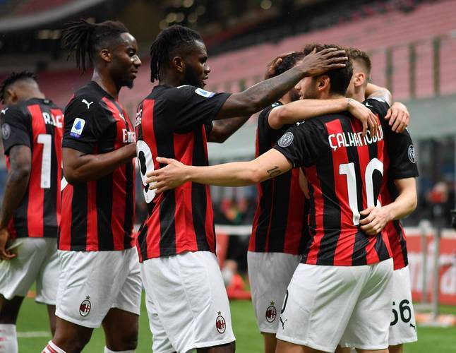 意甲争冠焦点:那不勒斯主场冲榜首,卡利亚里客场掀韧性风暴!