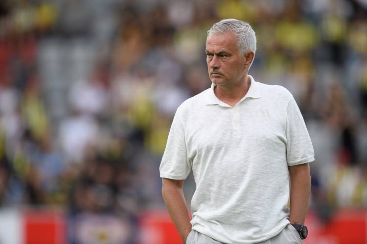 靠解约赚9亿!穆里尼奥被解雇7次,却狂赚9400万镑,成教练第一人