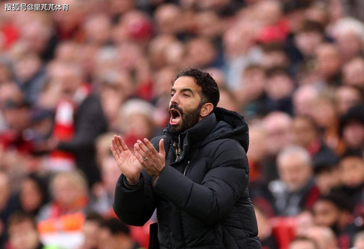 从过街老鼠到希望之帅:曼联支持度经过山车,这就是老特拉福德